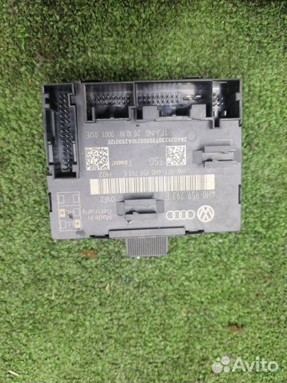 Блок управления дверьми передний левый Audi A8 D4