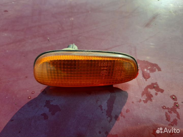 Поворотник правый в крыло Subaru GC/GF