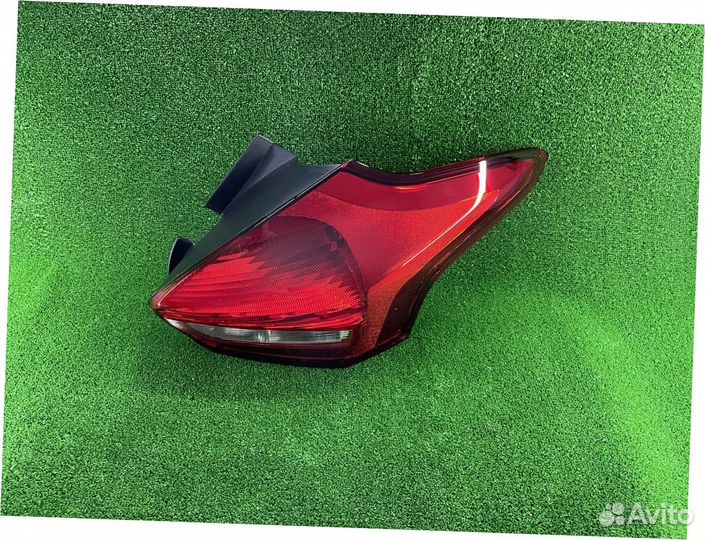 Фонарь правый Ford Focus 15-19