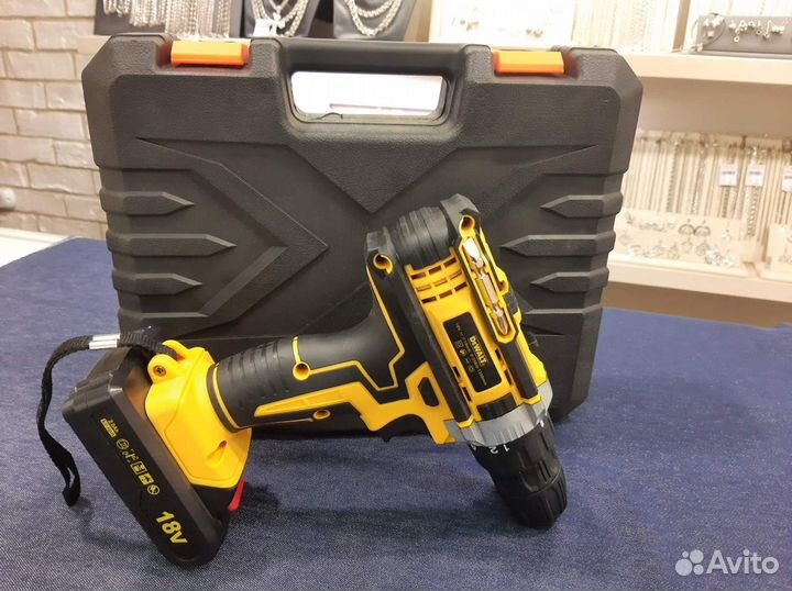 Шуруповерт dewalt 18v