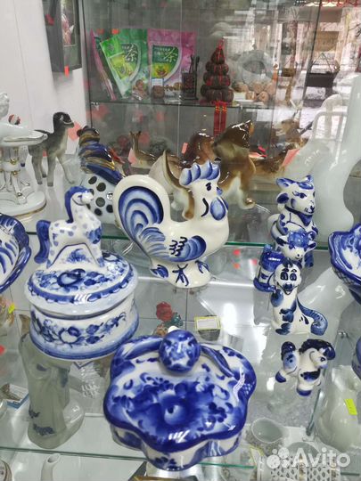 Разные фигурки Гжель,маслёнка,шкатулка,чайнница