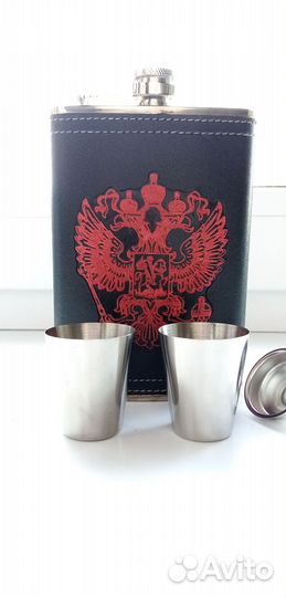 Набор Фляжка с воронкой и стопками