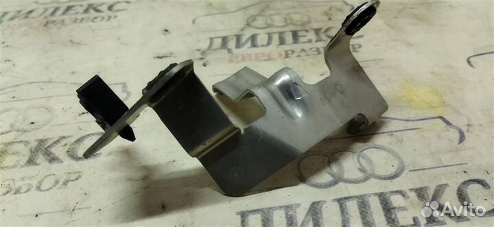 Кронштейн (сопут. товар) Audi A8 D3 4E 2004-2010