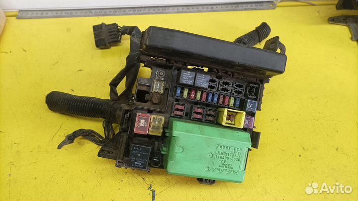 Подкапотный блок предохранителей Mitsubishi Lancer