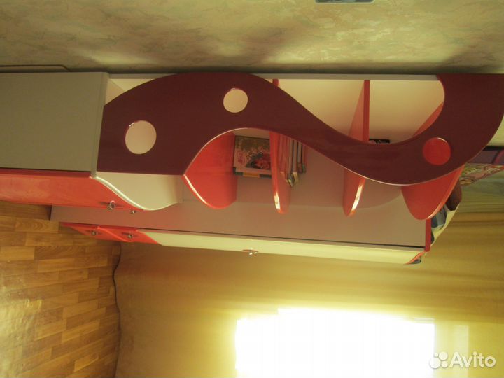 Мебельный гарнитур в розовом цвете