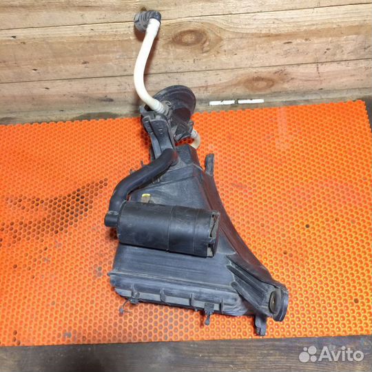 Абсорбер (фильтр угольный) Volkswagen Touareg