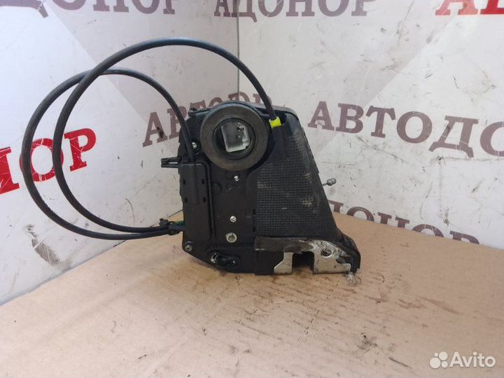 Замок двери задний правый Toyota Yaris 2 1.3 2007