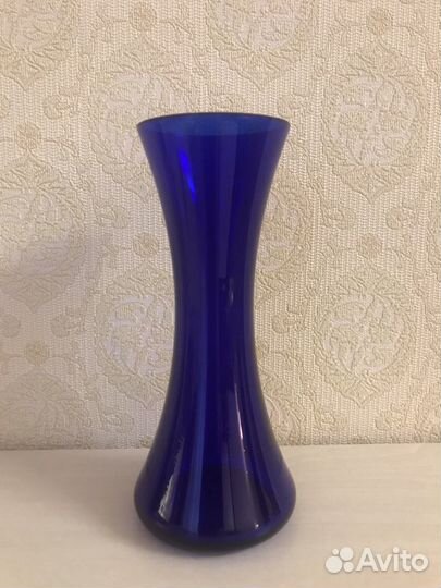 Вазы из синего стекла