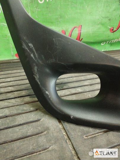 Ободок туманки передний правый toyota sienta