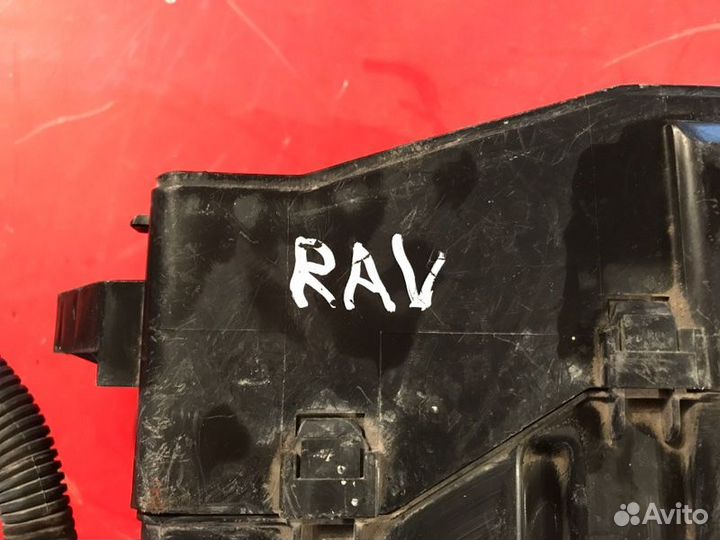 Блок предохранителей Toyota Rav4