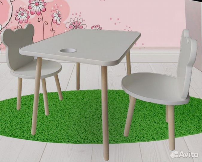 Детский стол и 2 стула новые