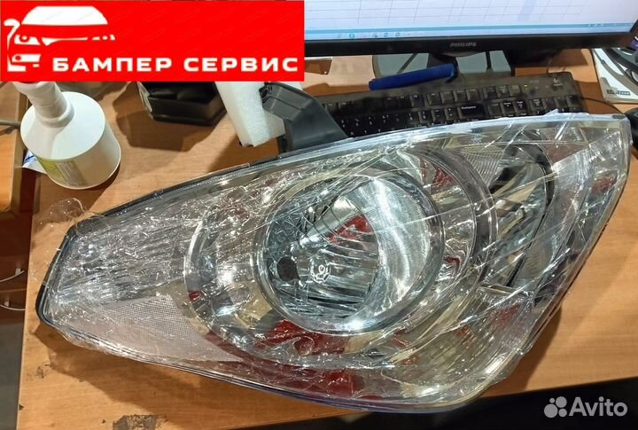 Фара правая Hyundai H-1/Starex 08-18