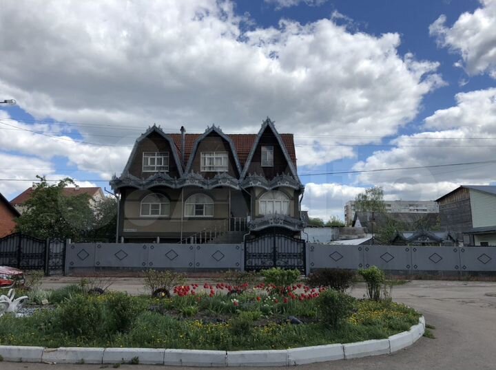 Дом 261,6 м² на участке 8 сот.