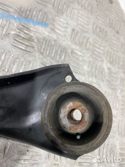 Рычаг подвески верхний передний правый Mazda