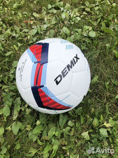 Футбольный мяч demix