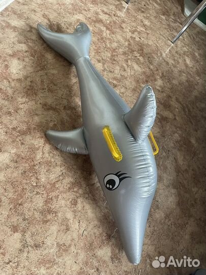 Дельфин надувной для купания