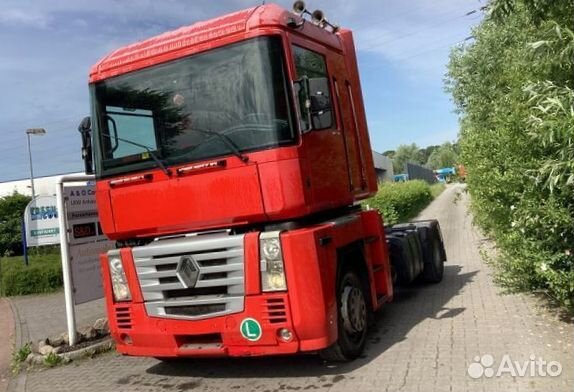 В разборке грузовик Renault, Magnum III 2001-2008