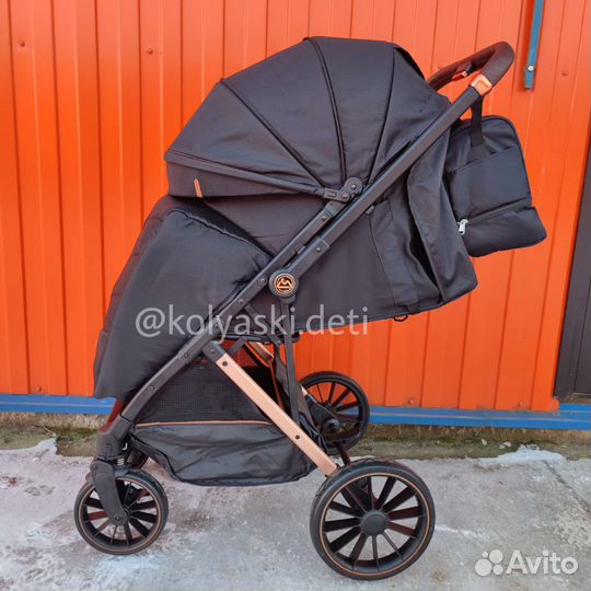Прогулочная коляска с перекидной ручкой