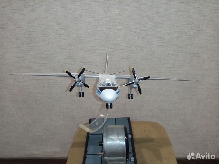 Модель самолёта ан 24, 1/48