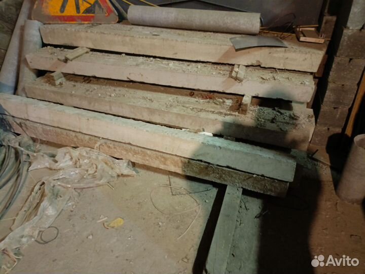 Предупредительные бетонные столбы