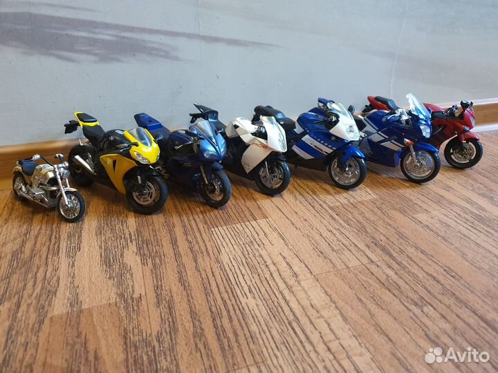 Модель мотоцикла, снегохода