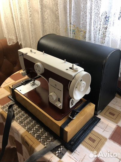 Швейная машина Чайка 132м