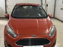 Ford Fiesta 1.6 AMT, 2015, 80 000 км, с пробегом, цена 865 000 руб.