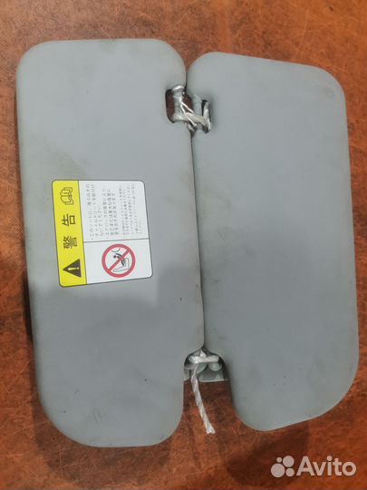 Козырек Mazda Axela BK5P