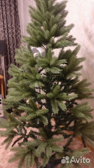 Елка искусственная с игрушками