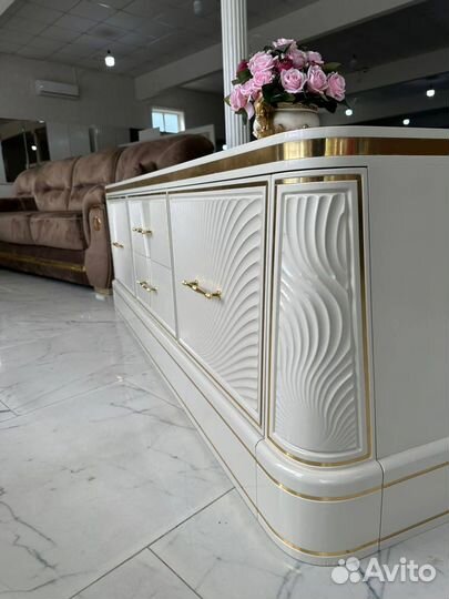 Тумба в гостиную белая глянец