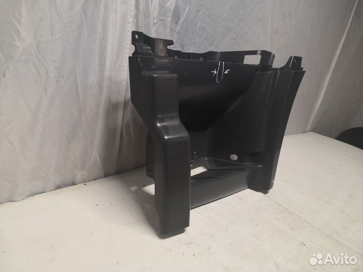 Подножка правая средняя часть hino 700