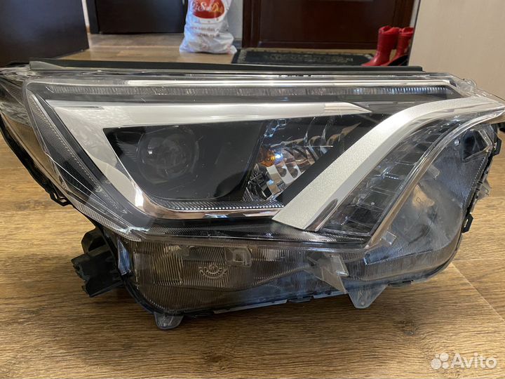Фара toyota rav 4