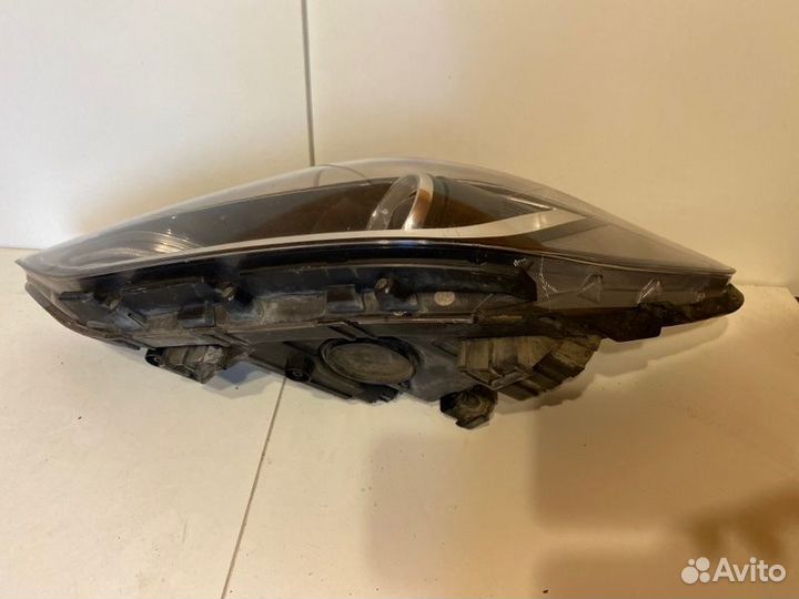 Фара галогеновая левая Hyundai Elantra AD