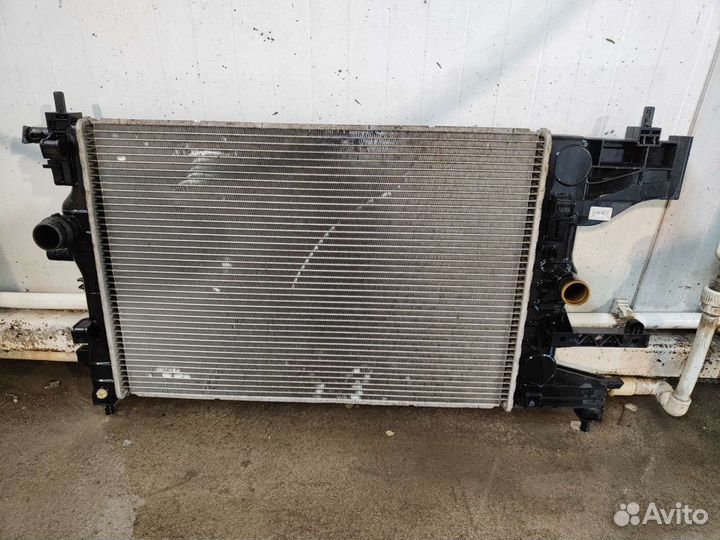 Chevrolet Cruze радиатор охлаждения