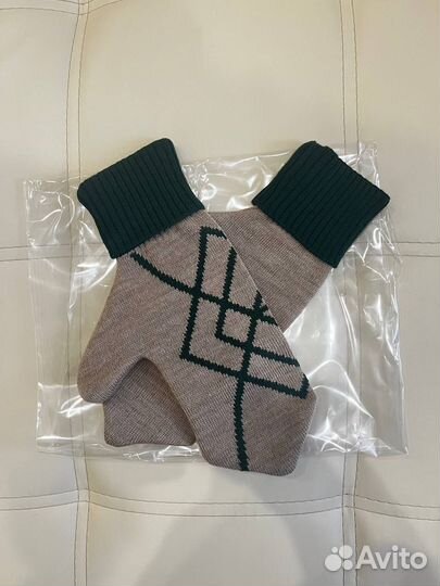 Набор из шапки, шарфа, перчаток