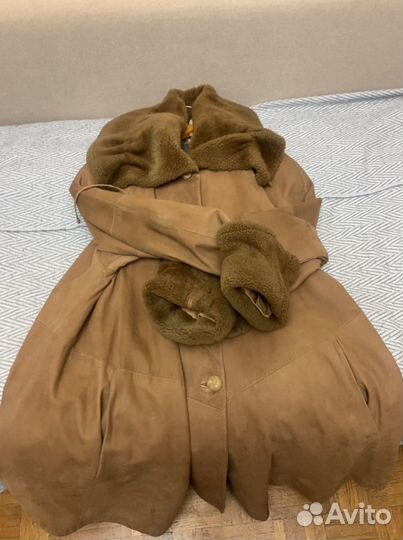 Плащ женский из нубука с отделкой из натур. меха