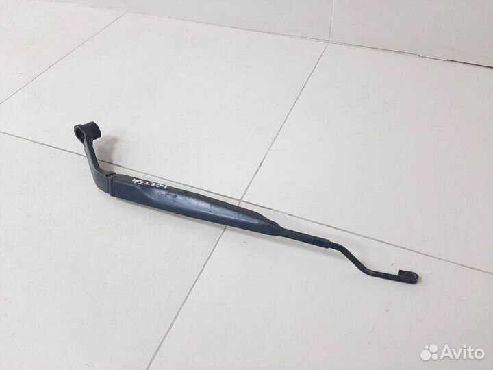 Поводок стеклоочистителя передний левый Mitsubishi