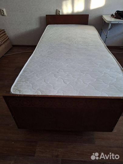 Кровать с матрасом бу