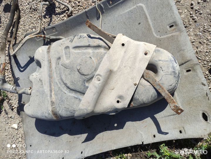 Бак топливный Бензобак Geely Emgrand Ec7