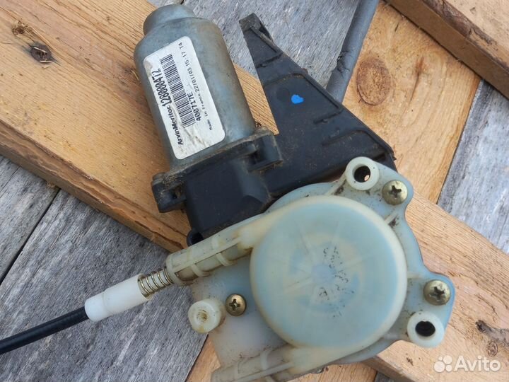 Стеклоподъемник правый рено меган 2