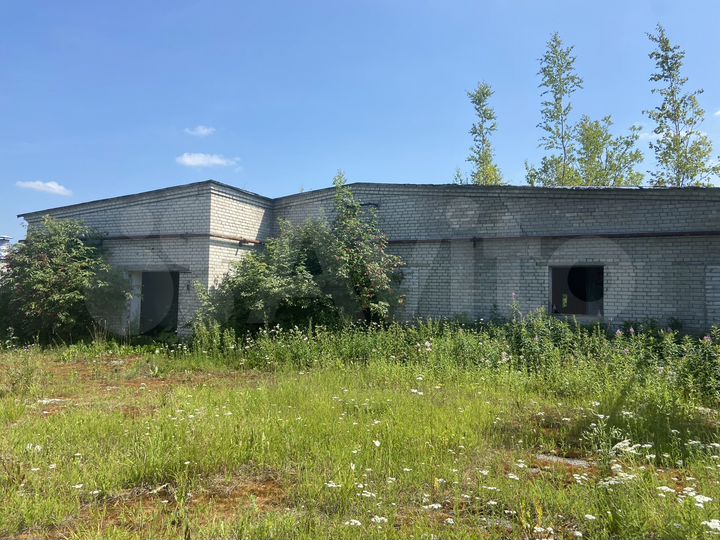 Здание, 1300 м²