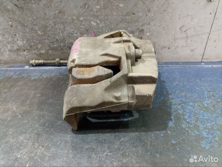 Суппорт передний правый Volvo Xc70 3 Поколение BZ