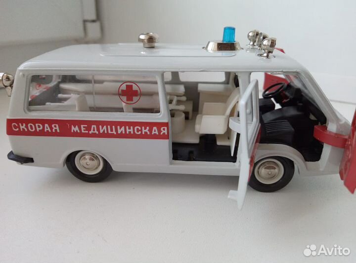 Коллекционная машина RAF M 22031