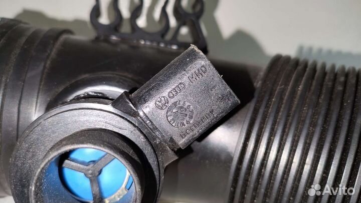 Патрубок Воздушный Гольф 4, Октавия тур 1J0129684