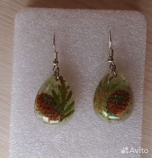 Серьги из мини шишек и веточки туи