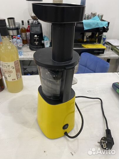 Шнековая соковыжималка Kitfort кт-1137-1