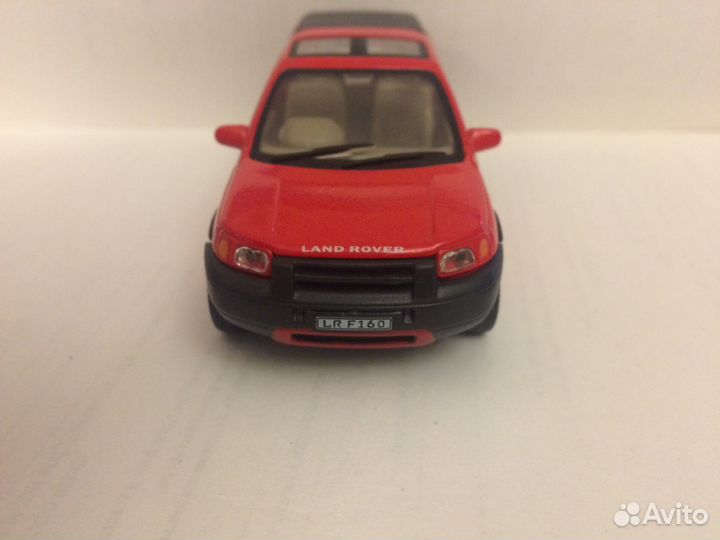 Модель -Land Rover Freelander (красный) 1/43