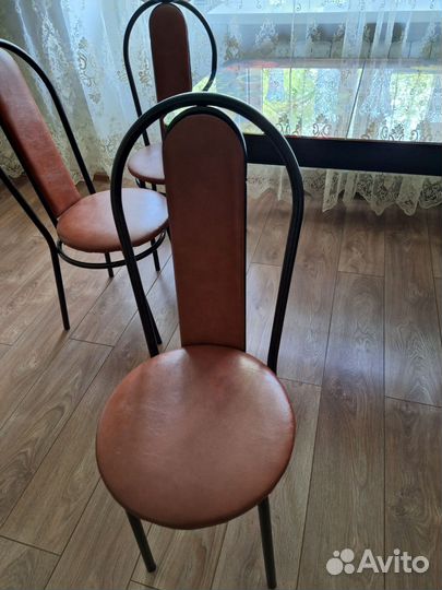 Кухонный стол