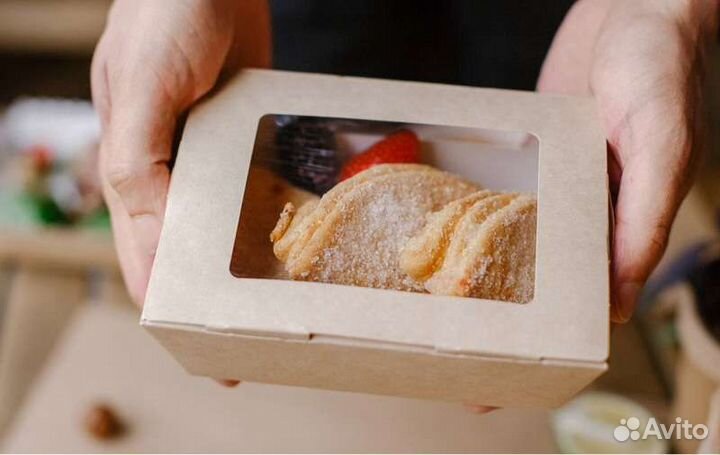Коробка упаковка с окошком крафт