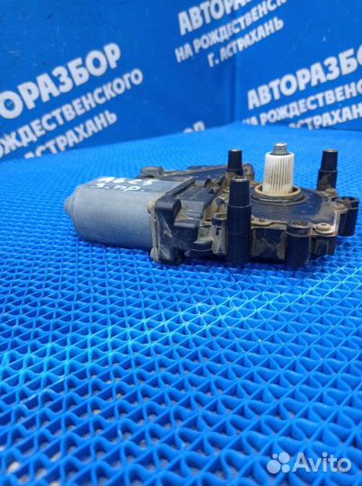 Моторчик стеклоподъемника Audi A6C5 седан AGA 1997